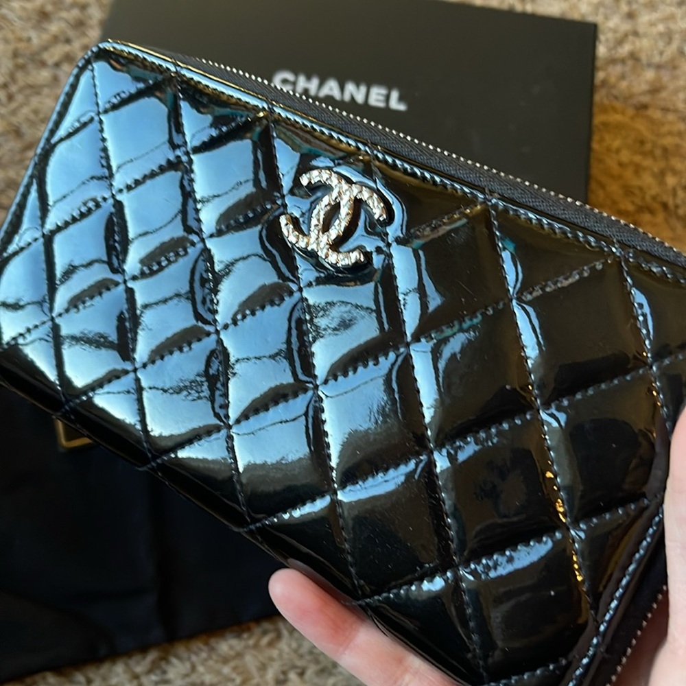 Chanel Quilted Black Patent Leather Zippy Wallet - Picture 3 of 16